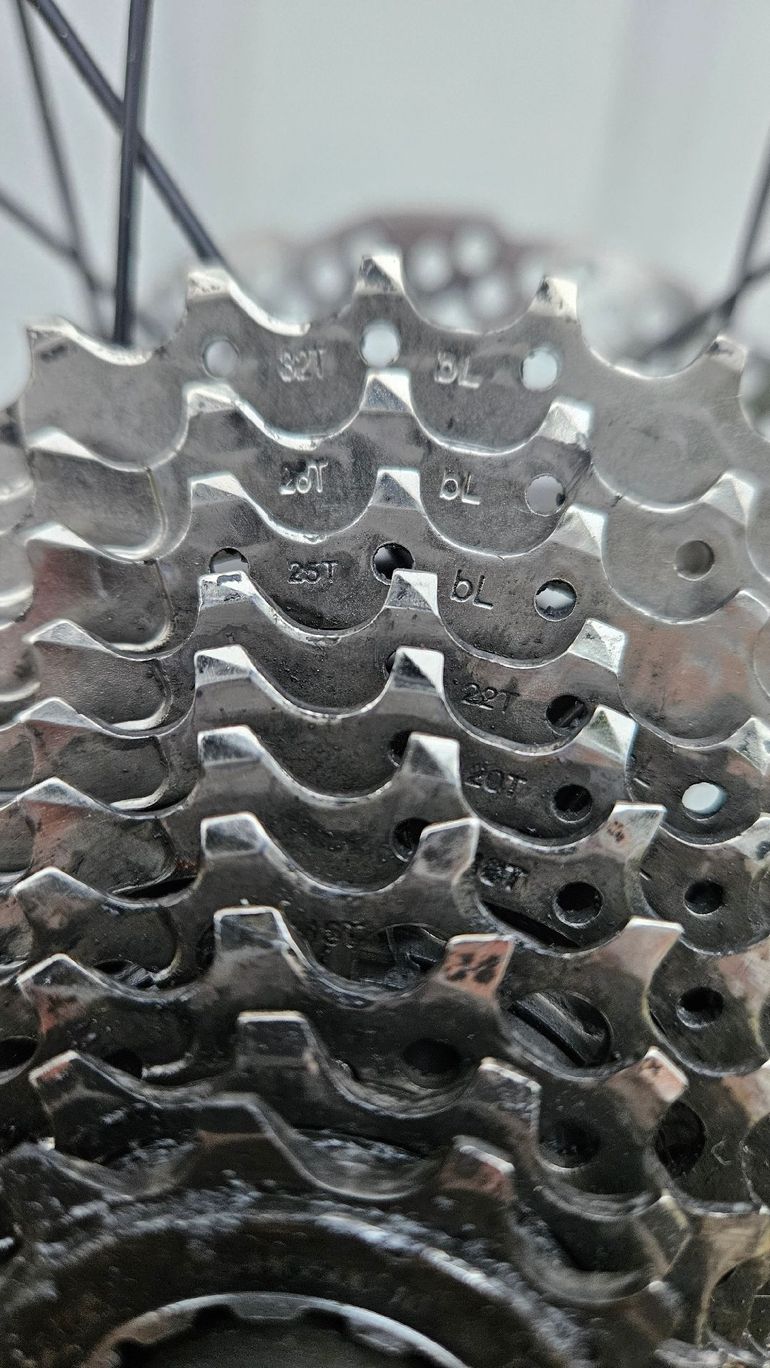 Used Giant PR2 Complete Disc Wheels Road Tires 2022 bike — image 6 of 9