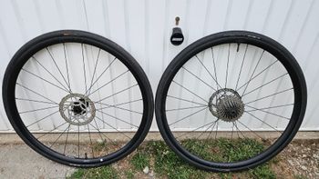 Used Giant PR2 Complete Disc Wheels Road Tires 2022 bike — image 4 of 9