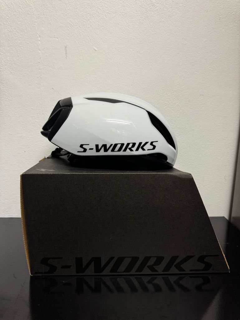 Used S-Works Evade 3 Taglia M Helmet 2025 bike — image 1 of 6