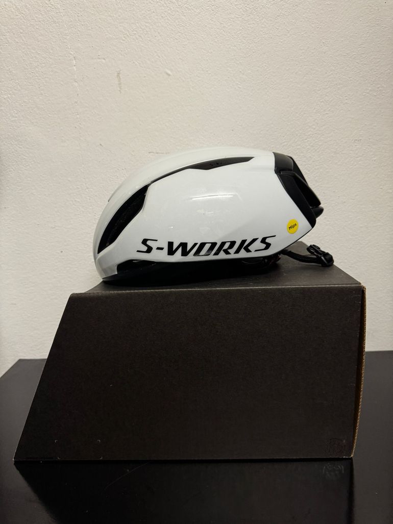 Used S-Works Evade 3 Taglia M Helmet 2025 bike — image 3 of 6