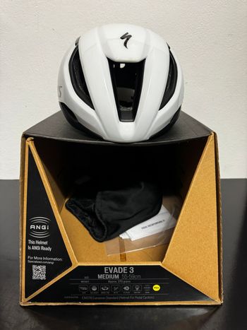 Used S-Works Evade 3 Taglia M Helmet 2025 bike — image 2 of 6