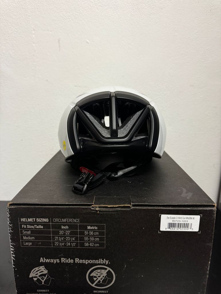 Used S-Works Evade 3 Taglia M Helmet 2025 bike — image 4 of 6