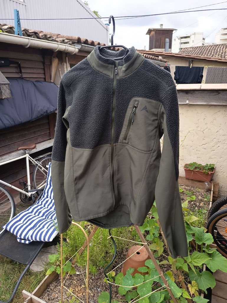 Used Altura Allroad Lightweight Jacket 2023 bike — image 1 of 3