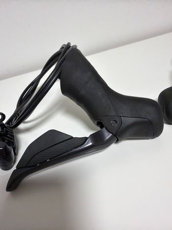 Used Shimano Ultegra Di2 R8170 Schalt-/Bremshebel inkl. hydraulischer BR-R8170 Bremssättel und Bremsleitung 2023 bike — image 5 of 8