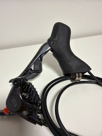 Used Shimano Ultegra Di2 R8170 Schalt-/Bremshebel inkl. hydraulischer BR-R8170 Bremssättel und Bremsleitung 2023 bike — image 8 of 8