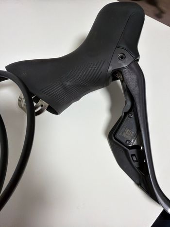 Used Shimano Ultegra Di2 R8170 Schalt-/Bremshebel inkl. hydraulischer BR-R8170 Bremssättel und Bremsleitung 2023 bike — image 6 of 8