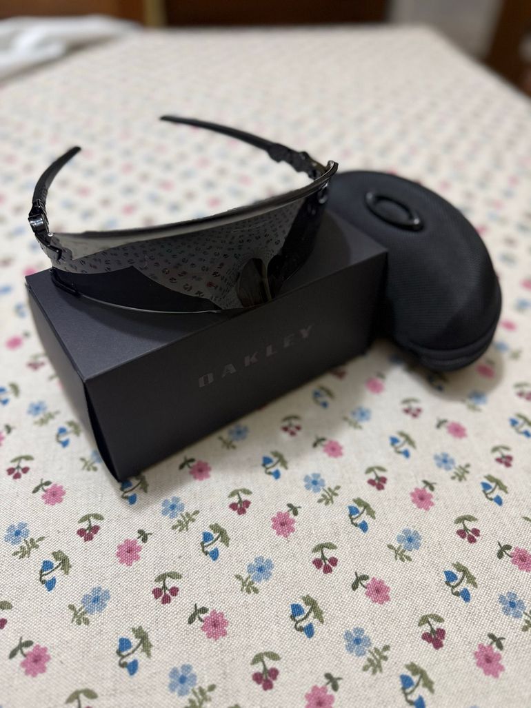 Used Oakley Kato bike — image 1 of 11