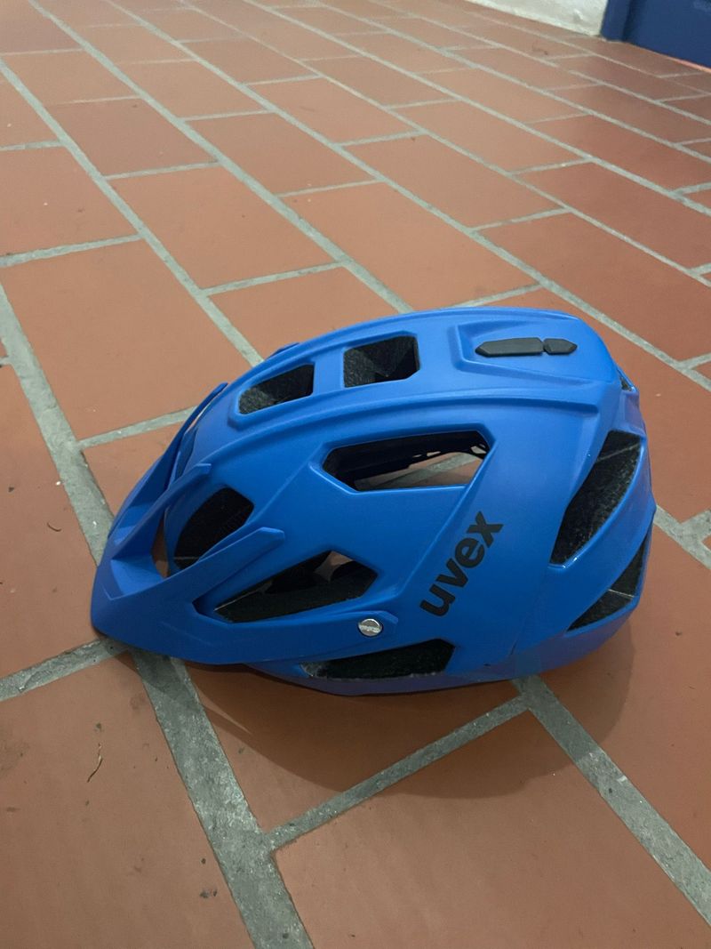 Używany Uvex Quatro Helmet 2018 bike — zdjęcie 1 z 6
