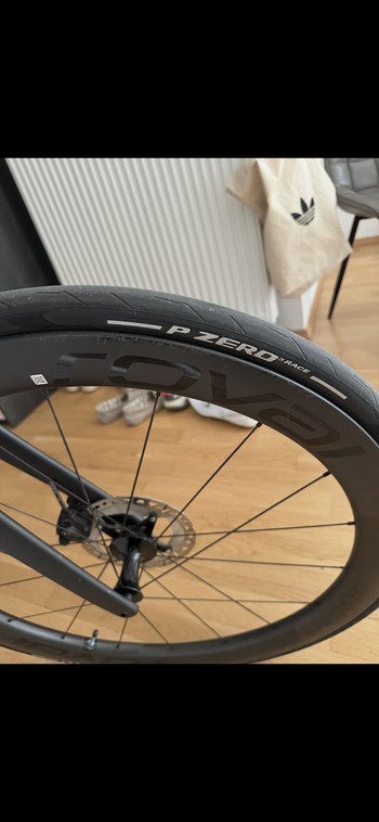 Used Roval CLX II 2025 bike — image 17 of 19