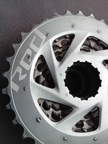 Used Sram RED XG-1290 Cassette 10-33t bike — image 3 of 4