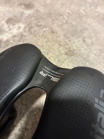 Used Selle Italia SLR Boost Superflow Kit Carbonio 145 mm bike — image 3 of 7