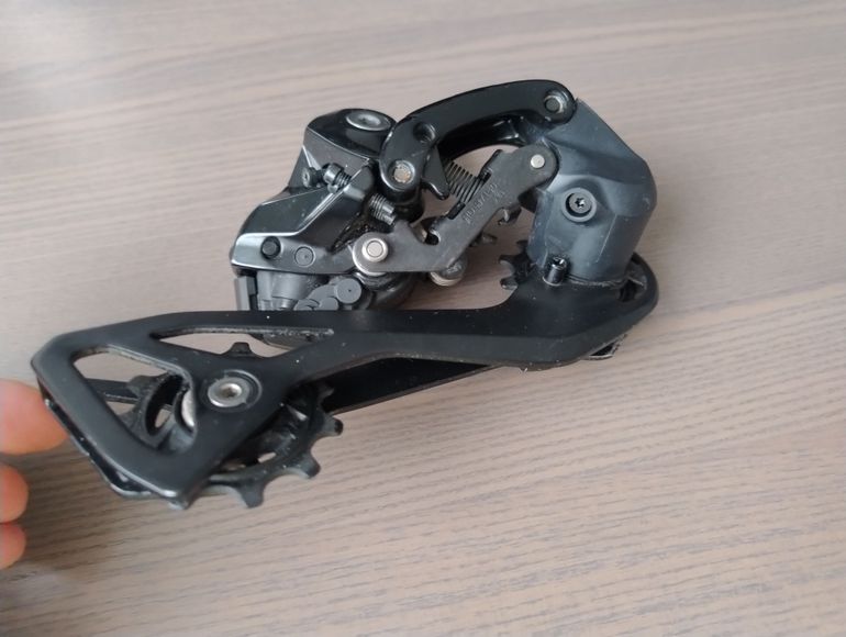Used Shimano 105 Di2 RD-R7150 2023 bike — image 4 of 6