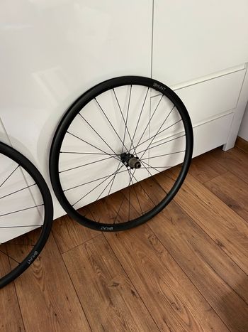 Used Hunt 30 Carbon Disc Wheelset bike — image 2 of 6