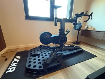 Używany Wahoo KICKR BIKE Smart Bike Cycling Accessories