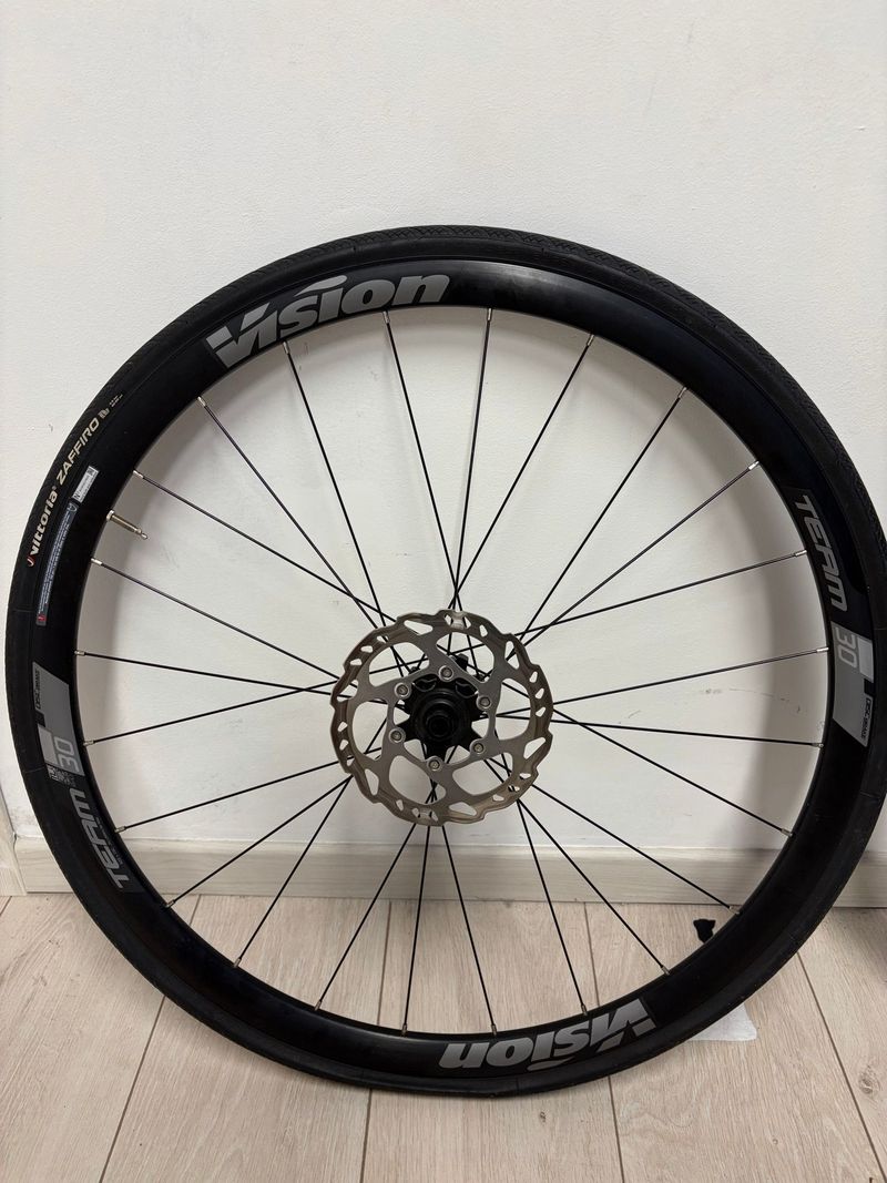 Used Vision Team 30 Disc TLR bike — image 3 of 5