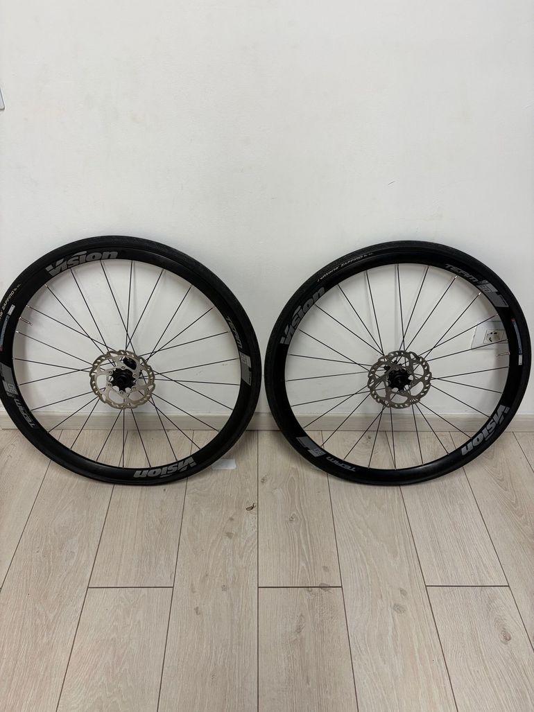 Used Vision Team 30 Disc TLR bike — image 1 of 5