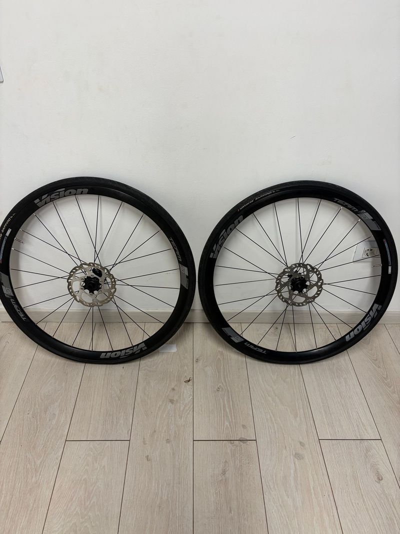 Used Vision Team 30 Disc TLR bike — image 1 of 5