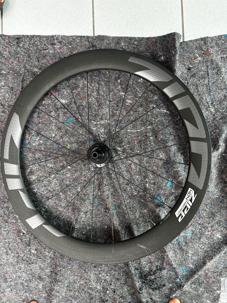 Used Zipp 404 Firecrest Tubeless Disc-brake 2025 bike — image 1 of 2