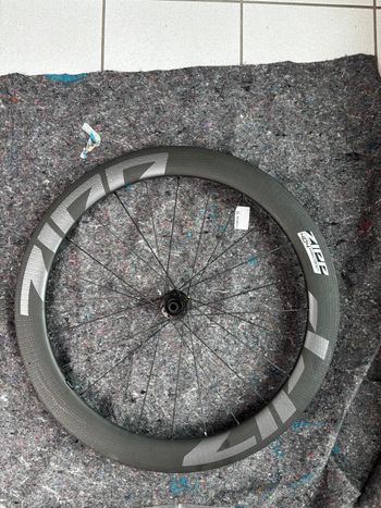 Used Zipp 404 Firecrest Tubeless Disc-brake 2025 bike — image 2 of 2