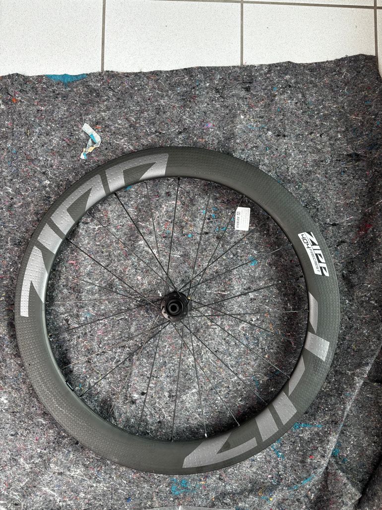 Used Zipp 404 Firecrest Tubeless Disc-brake 2025 bike — image 2 of 2