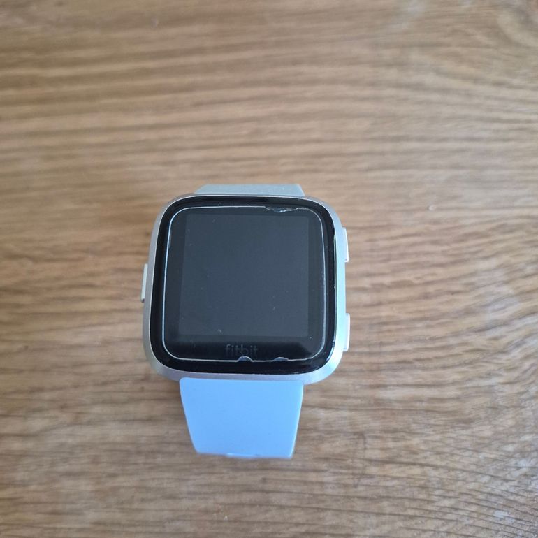 Used fitbit Versa Smartwatch 2022 bike — image 2 of 4