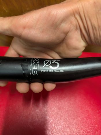 Used Race Face Next Carbone Handlebar bike — image 4 of 4