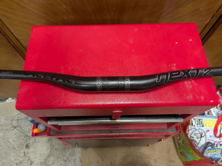 Used Race Face Next Carbone Handlebar bike — image 1 of 4