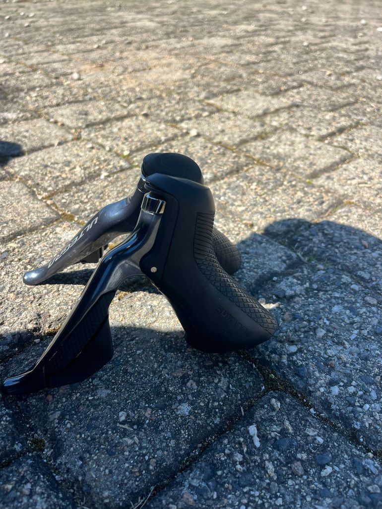 Used Shimano ULTEGRA Di2 R8050 Shifters bike — image 2 of 5