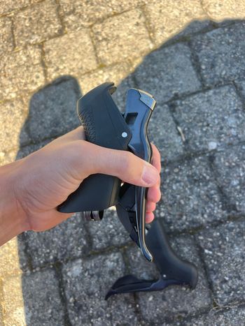 Used Shimano ULTEGRA Di2 R8050 Shifters bike — image 4 of 5