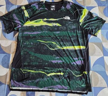 Used The North Face Tshirt 2024 bike
