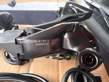 Used Shimano Ultegra Di2 R8150 12-speed Groupset 2026 bike — image 4 of 12