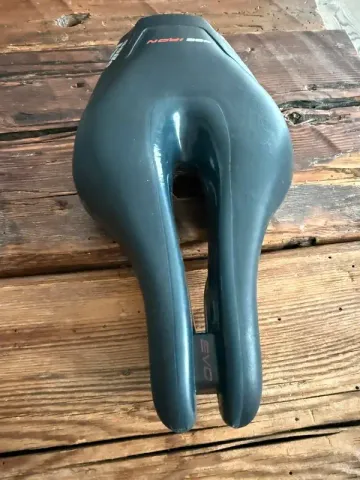 Selle Italia Iron 2023 Saddles & Seatposts de segunda mano