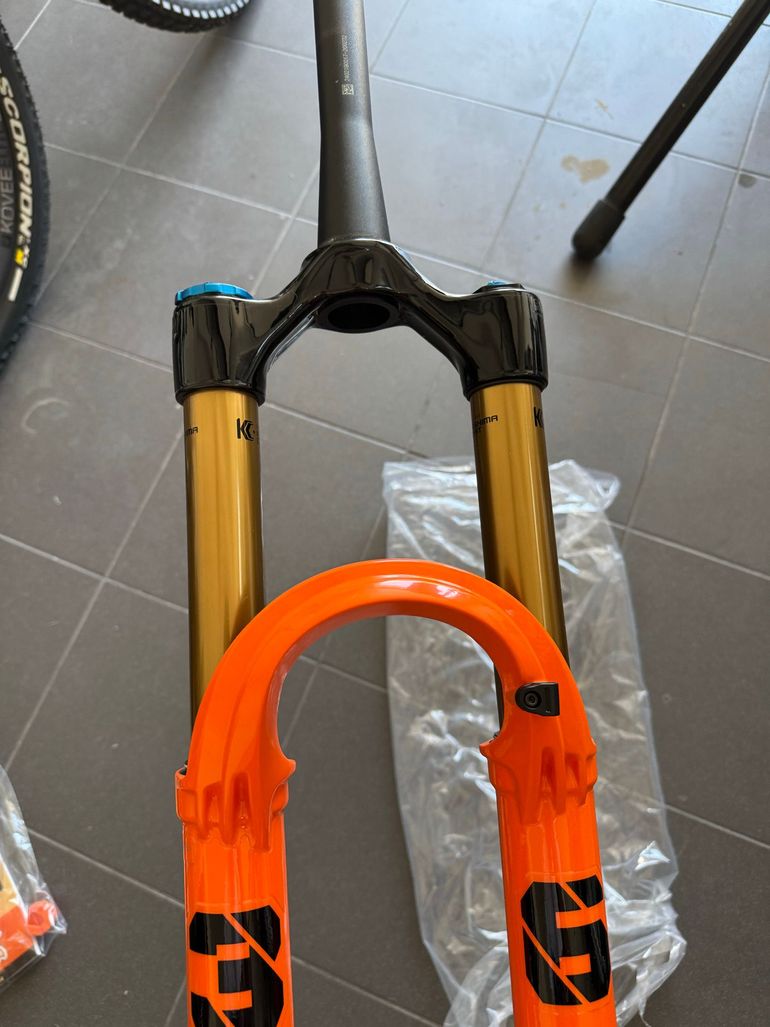 Used Fox 36 Factory GRIP X 160mm 2025 bike — image 5 of 10