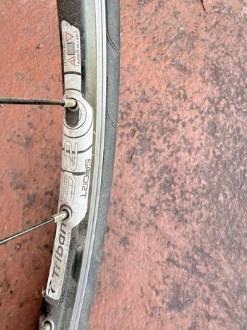 Used Triban 32 Sport Wheelset 2010 bike — image 3 of 4