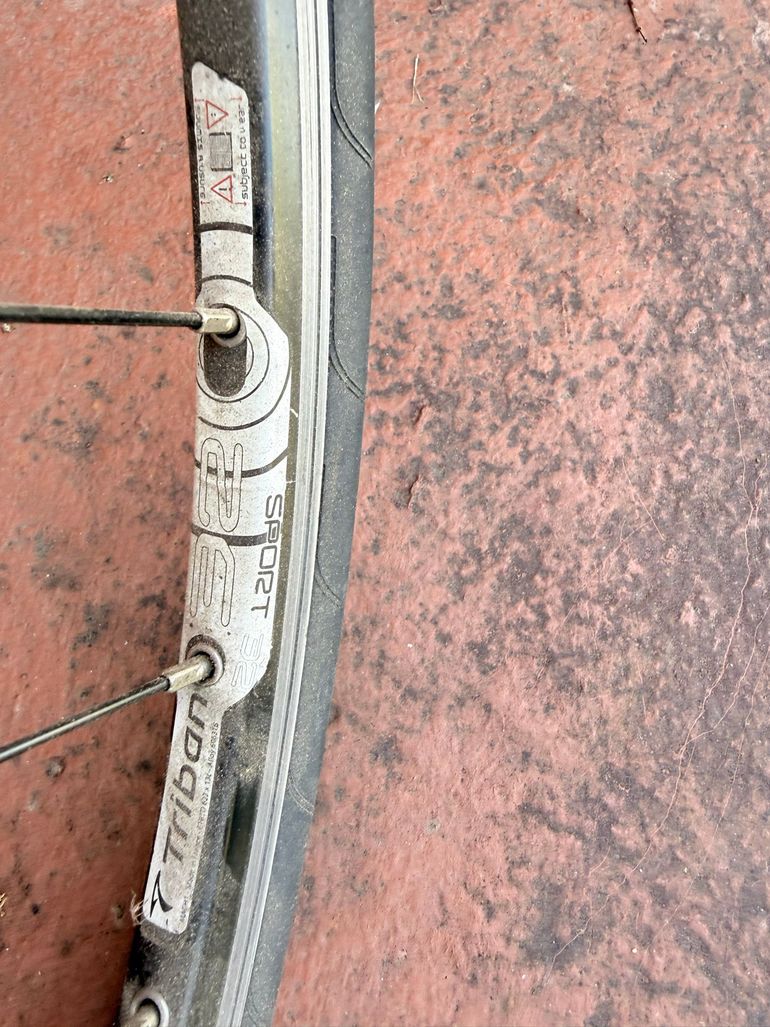 Used Triban 32 Sport Wheelset 2010 bike — image 3 of 4