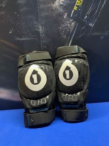 Used SixSixOne Rage Hard Knee Pads bike — image 3 of 4
