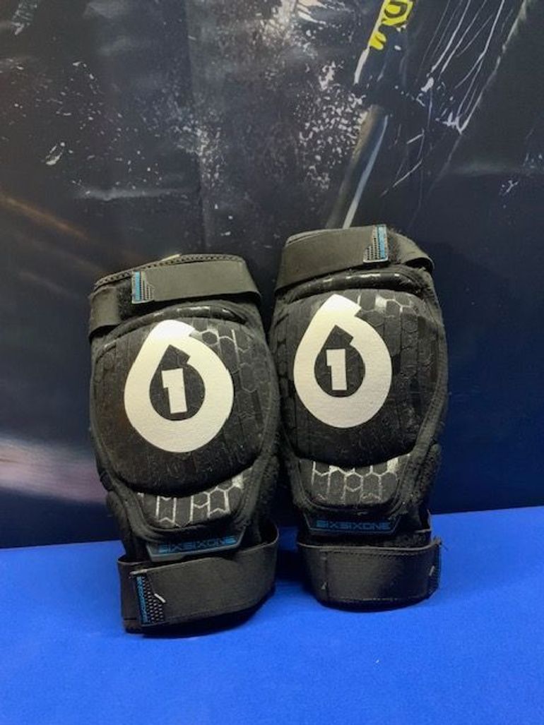 Used SixSixOne Rage Hard Knee Pads bike — image 3 of 4