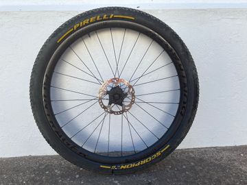 Bontrager Carbon Front Wheel bike usato — immagine 2 di 3