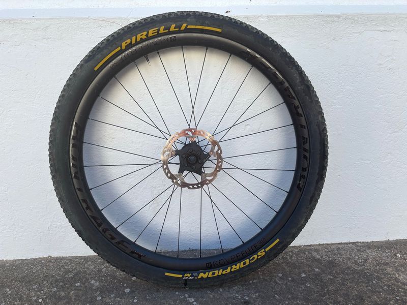 Bontrager Carbon Front Wheel bike usato — immagine 2 di 3