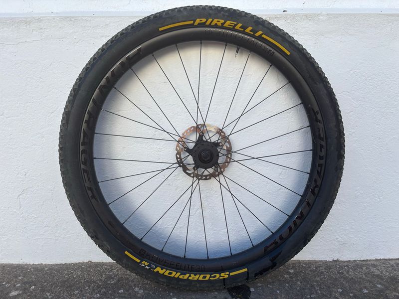 Bontrager Carbon Front Wheel bike usato — immagine 1 di 3