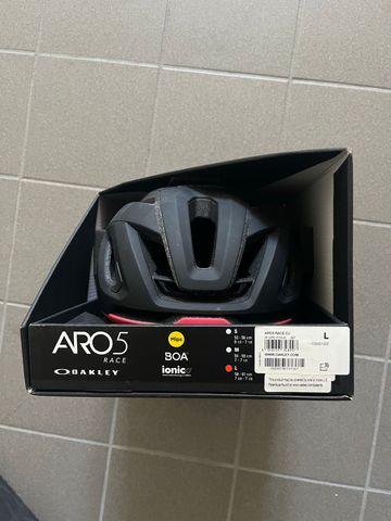 Tweedehands Oakley aro 5 race bike — afbeelding 1 van 4
