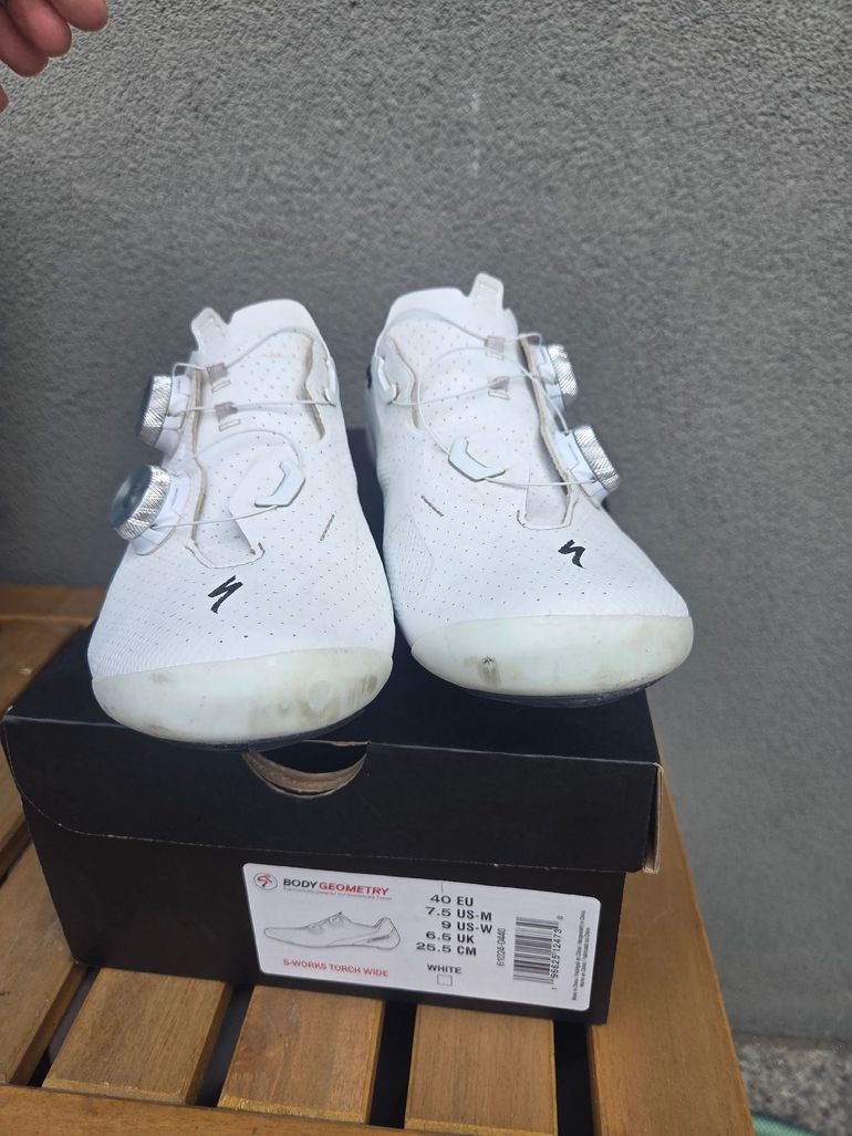 Used Specialized Torch 3.0 Road Shoes bike — image 3 of 9