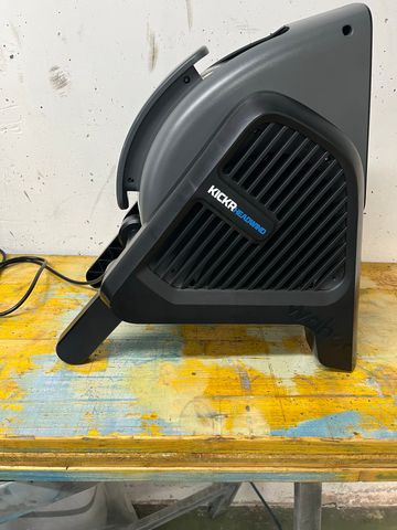 Używany Wahoo kickr headwind 2025 bike — zdjęcie 4 z 6