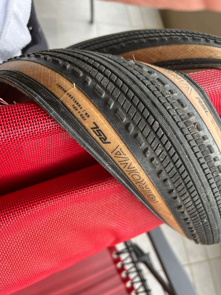 Used Bontrager Girona RSL Gravelreifen 700x42c bike — image 3 of 6