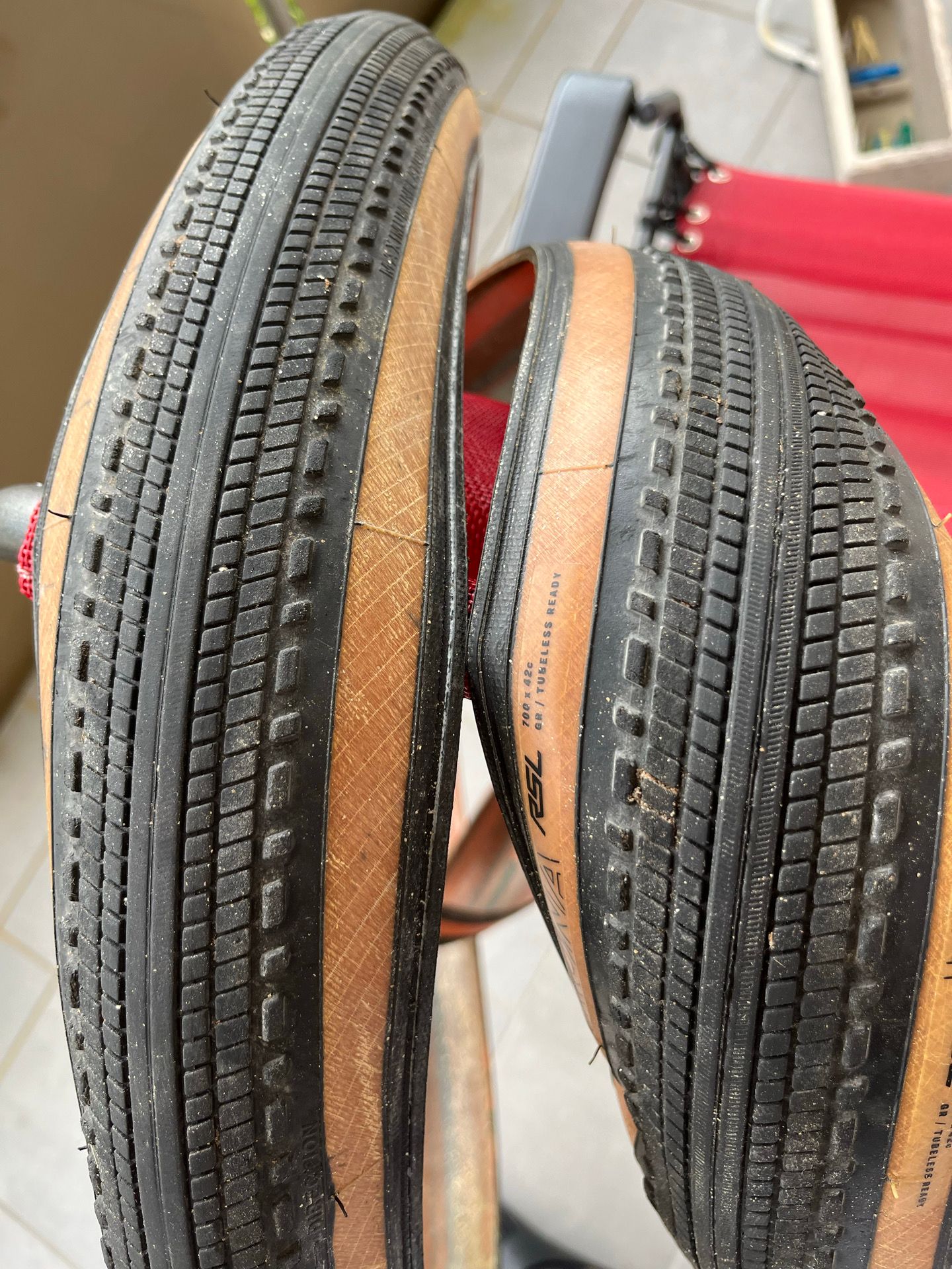 Bontrager Girona RSL Gravelreifen 700x42c