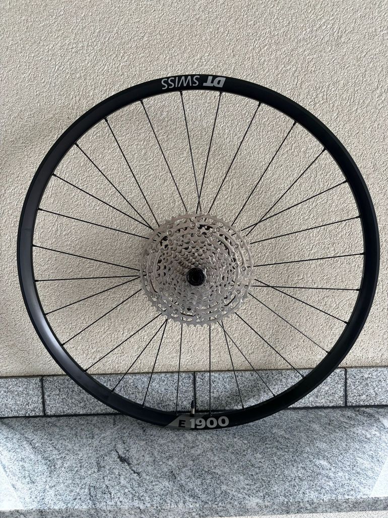 Used Dt Swiss E 1900 Spline 29" Hinterrad 2025 bike — image 1 of 9