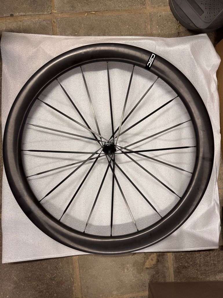 Used CSC 50mm Carbon Wheelset bike — image 2 of 9