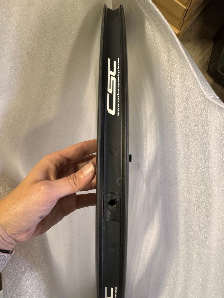 Used CSC 50mm Carbon Wheelset bike — image 5 of 9