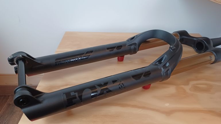 Used Fox 38 Factory 170 mm Fork 2024 bike — image 4 of 11