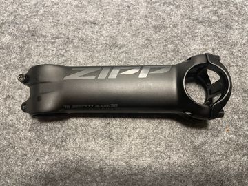 Brugt Zipp Service Course SL Stem 130mm 2025 bike — billede 1 af 3